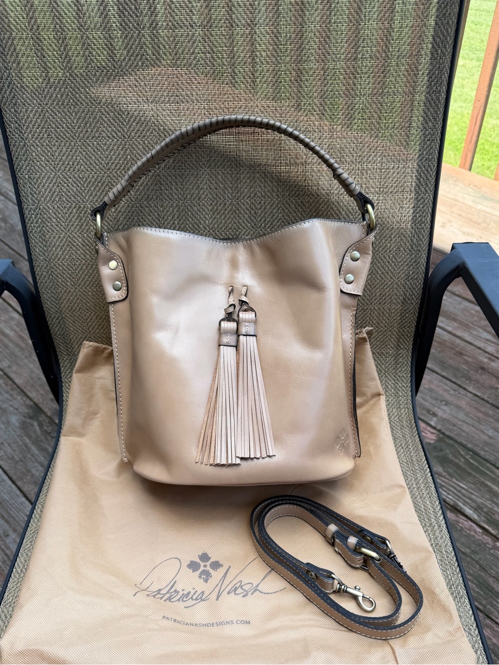 Patricia Nash OTAVIA Bucket Bag in BUSCUIT